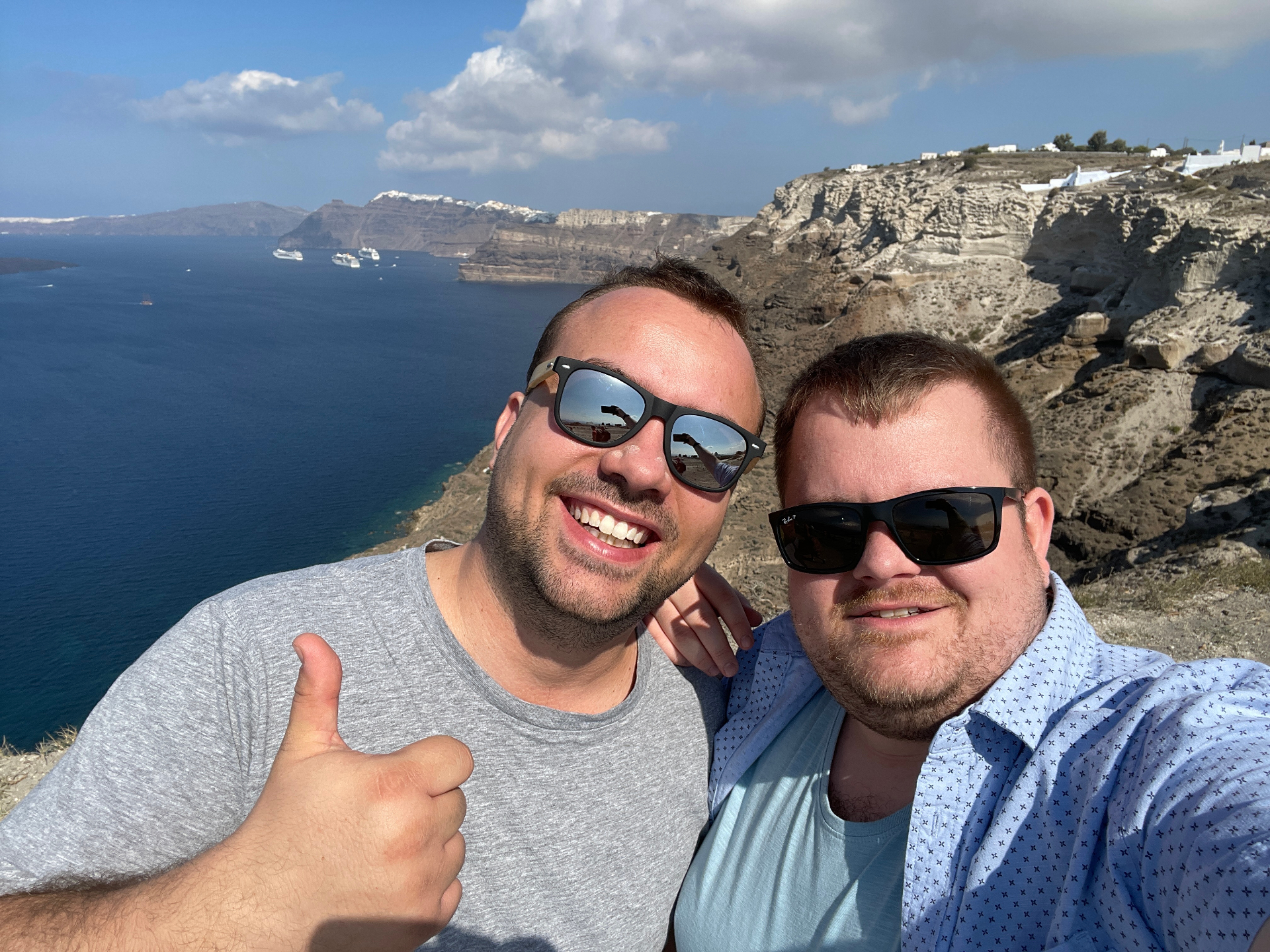 Michal Lapiš s kolegou na Santorini
